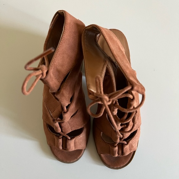 Lace Up Chunky Heel - Picture 5 of 9